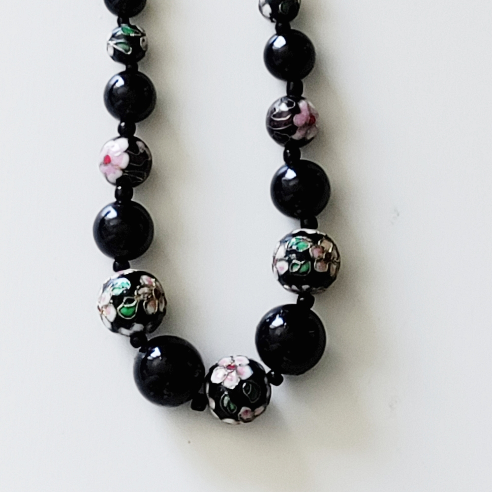 Floral Cloisonné Necklace Gradual Black Beads